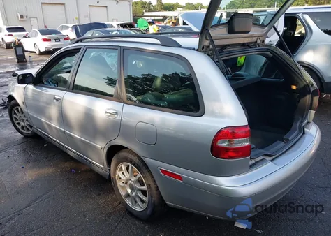 2003 Volvo V40 1.9T from USA, damaged, VIN YV1VW275X3F005607